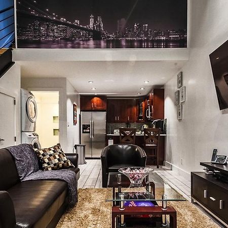 Triplex Carriage House Apartment New York Exterior photo