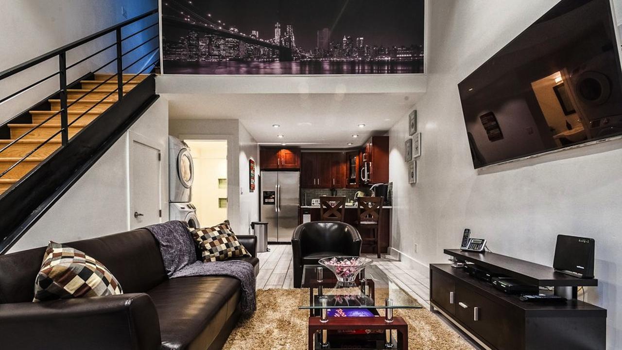 Triplex Carriage House Apartment New York Exterior photo
