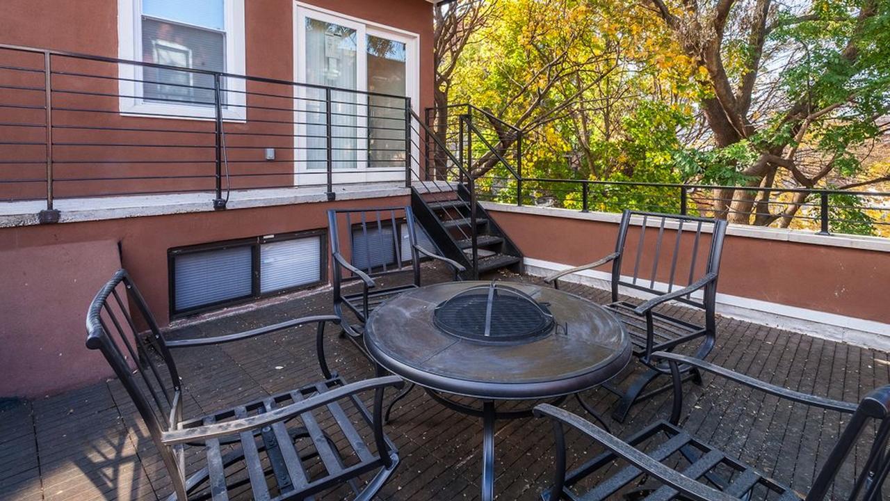 Triplex Carriage House Apartment New York Exterior photo