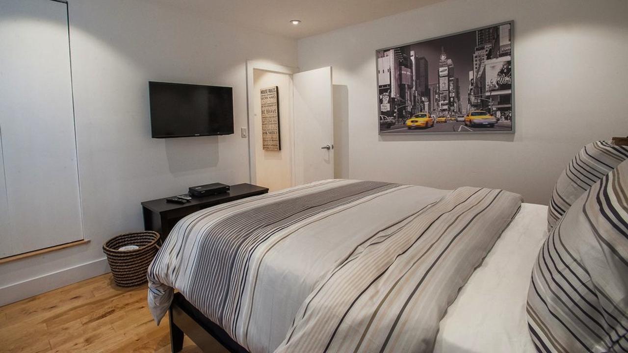 Triplex Carriage House Apartment New York Exterior photo