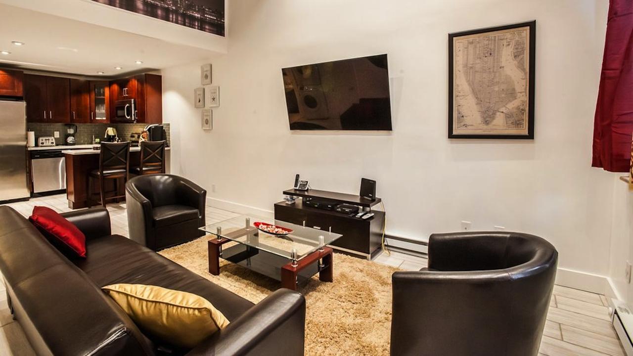 Triplex Carriage House Apartment New York Exterior photo